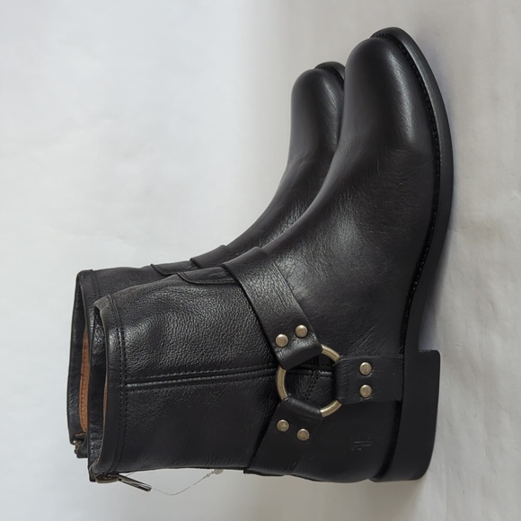 Boots - Picture 5 of 12